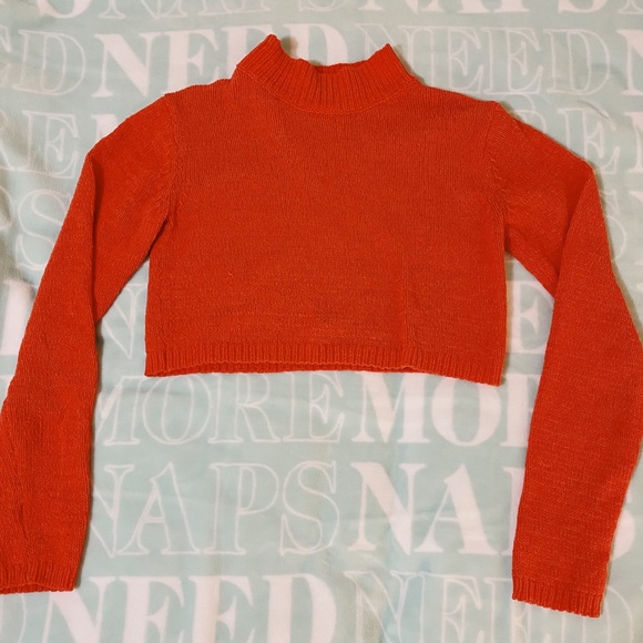 Sweaters - An orange sweater crop top